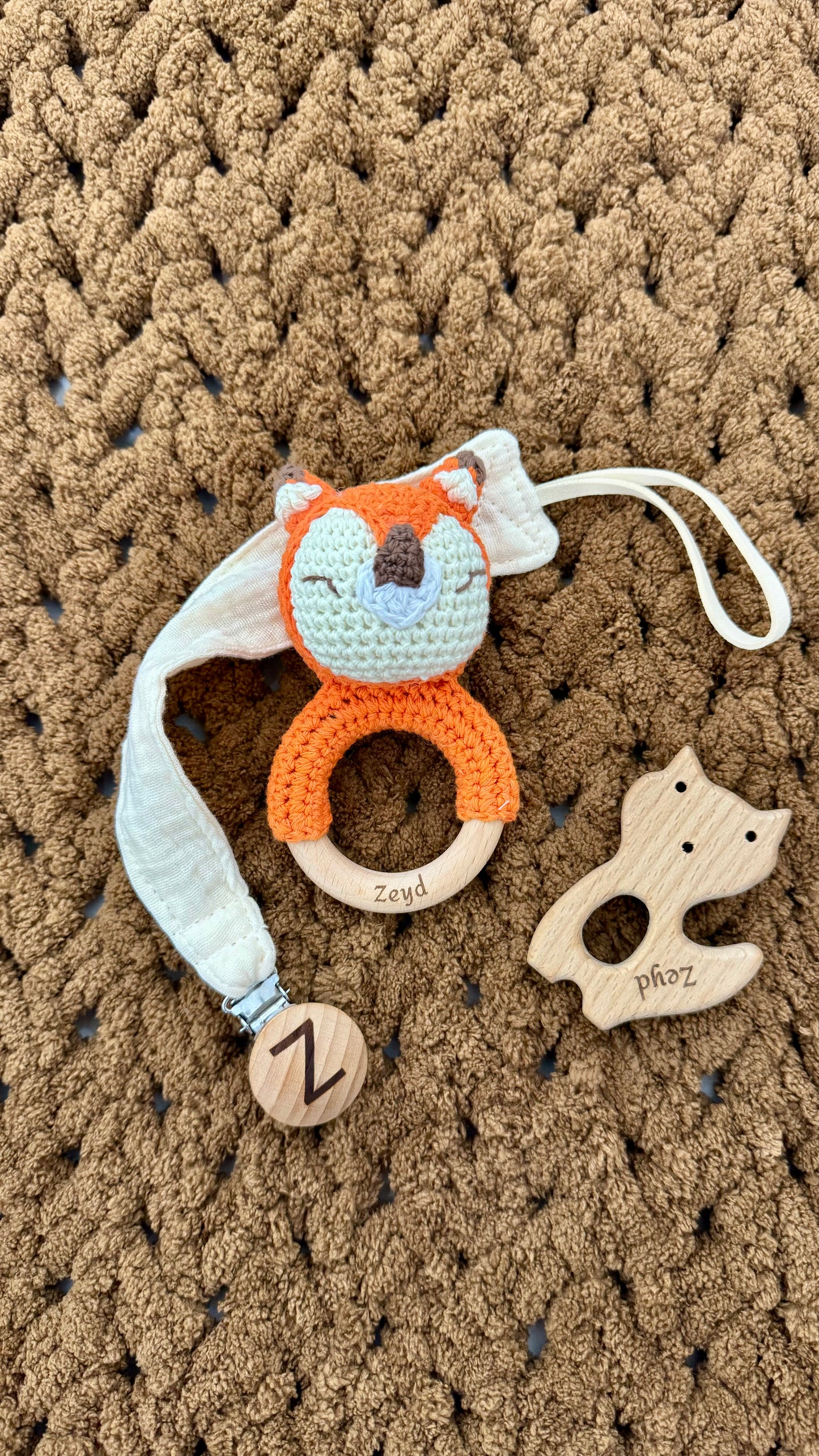 Handgemachtes Baby-Rassel-Set aus Naturholz – Individuell mit Gravur, Fuchs