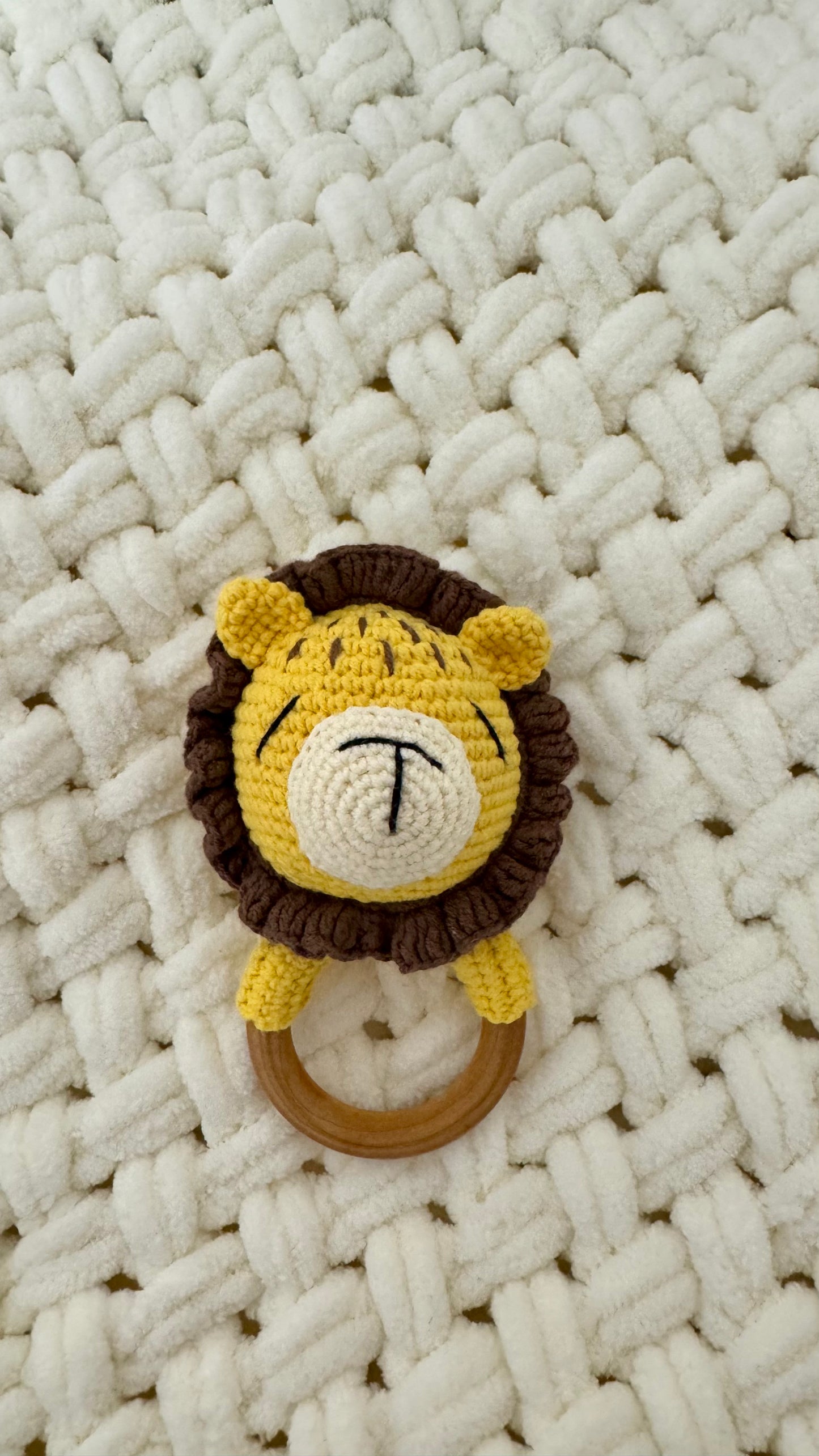Babyrassel Tierwelt, personalisiert mit Gravur, Handmade