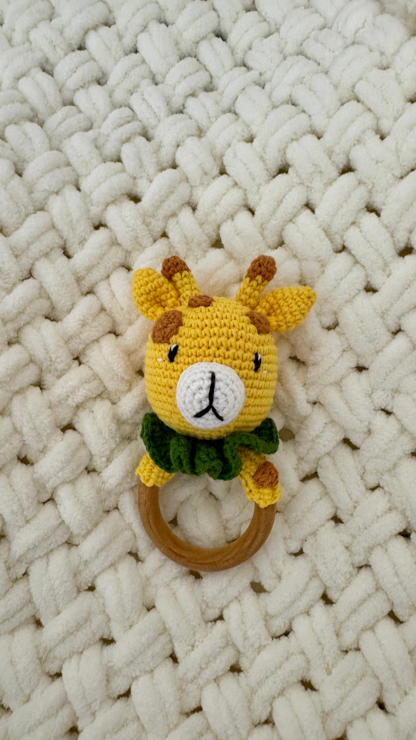 Babyrassel Tierwelt, personalisiert mit Gravur, Handmade