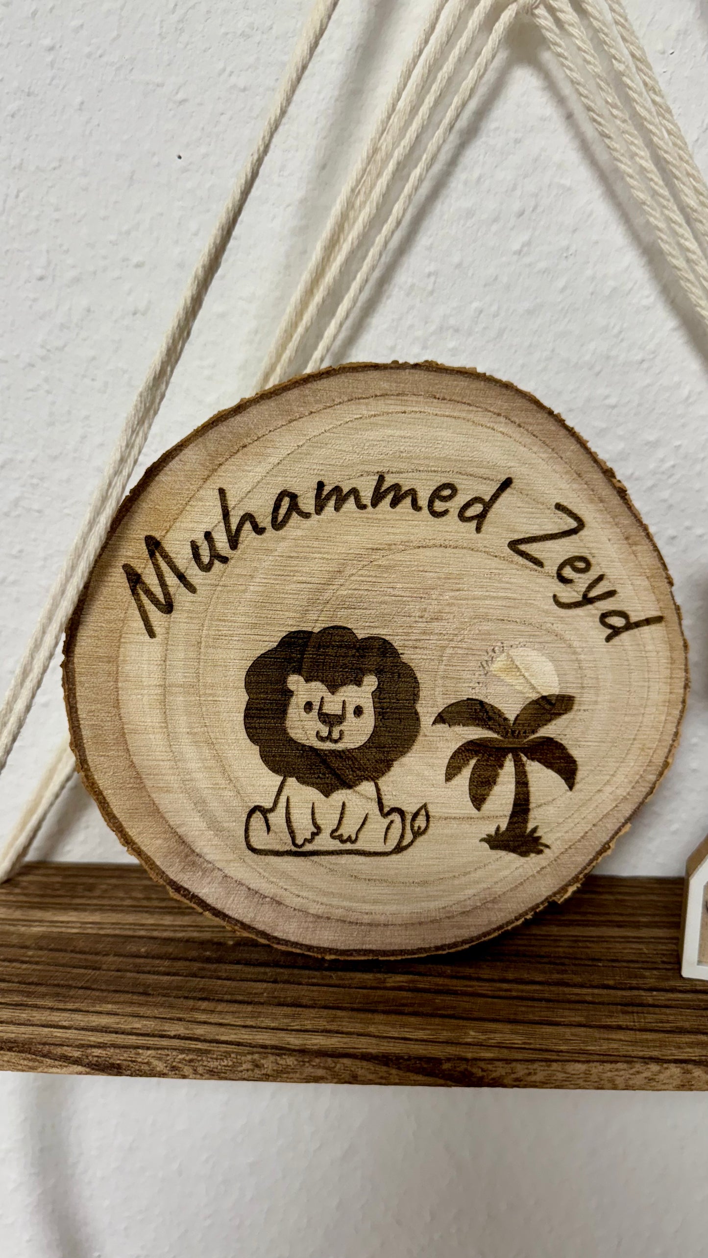 Personalisierte Holzscheibe mit Gravur – Natürlich & Einzigartig