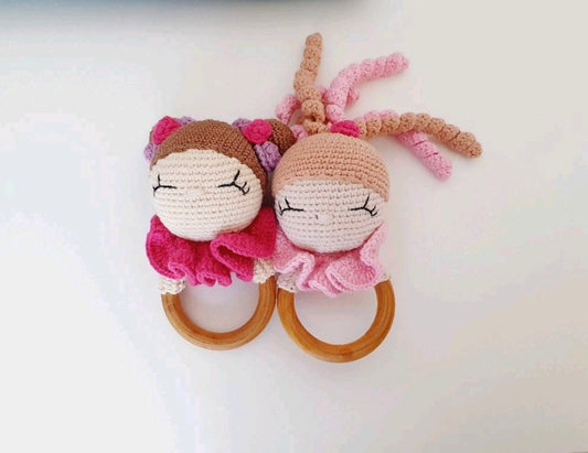 Babyrassel Mädchenmotiv personalisiert mit Gravur, Handmade