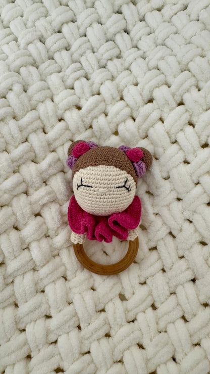 Babyrassel Mädchenmotiv personalisiert mit Gravur, Handmade