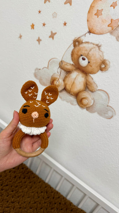 Babyrassel Hasenmotiv personalisiert mit Gravur, Handmade